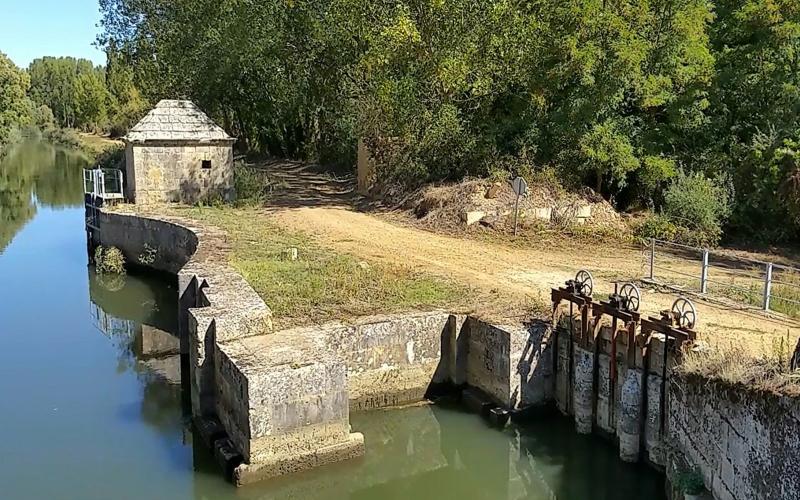 Canal de Castilla retención de Ribas de Campos