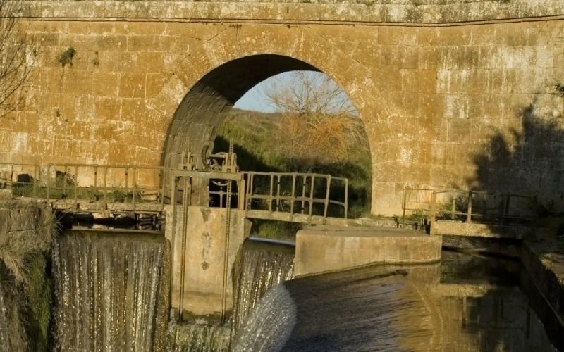 Puente sobre el Canal de Castilla