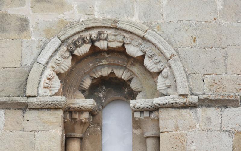 Ventana románica de la Iglesia de Santa María la Real