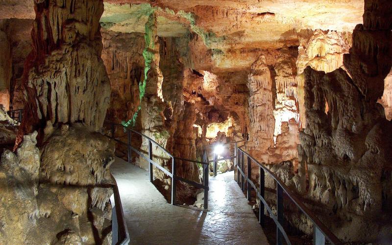 Interior de la Cueva de los Franceses