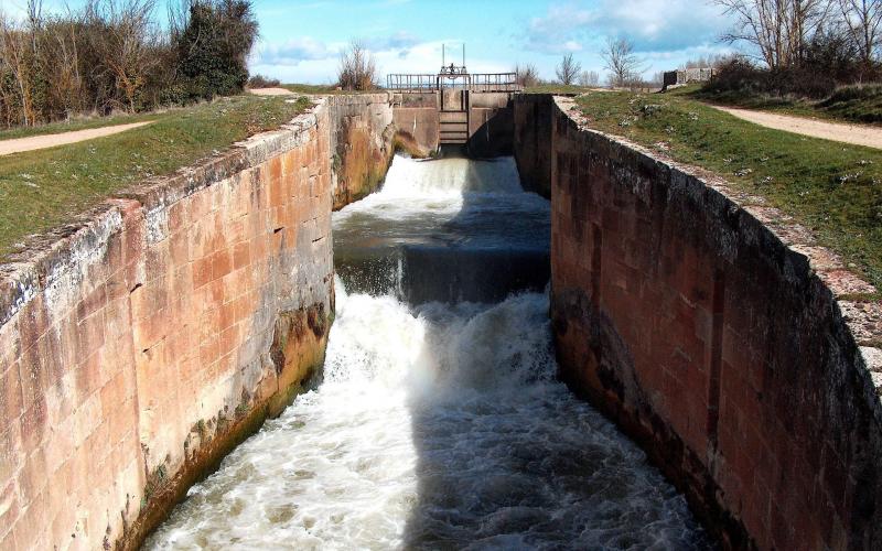 Esclusa del Canal de Castilla de Naveros de Pisuerga
