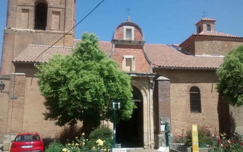 Fachada de la Iglesia de San Pedro-Museo de la Olmeda