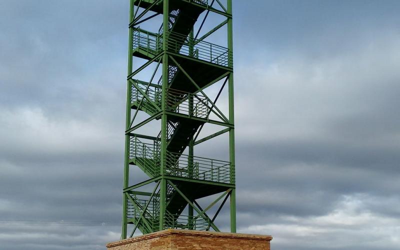 Torre Mirador de Mazariegos en la ruta del Tren Burra