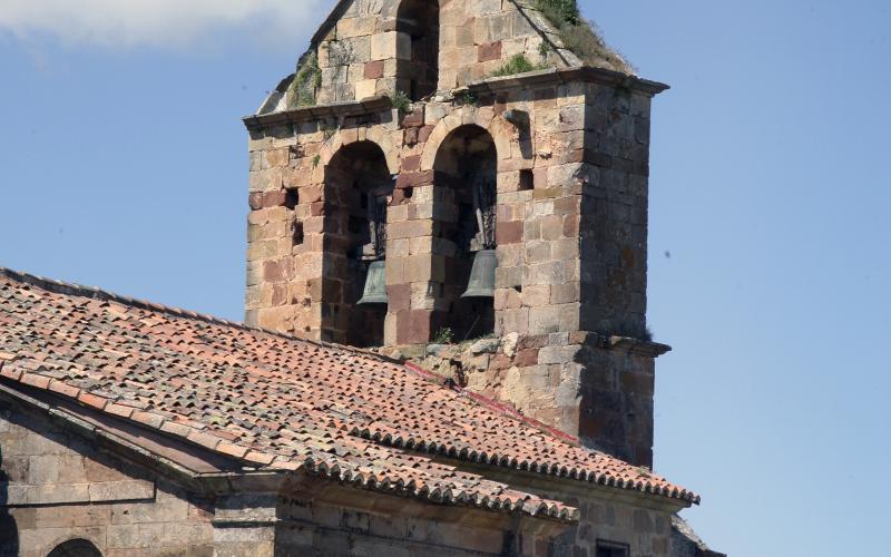 Espadaña iglesia de San Miguel
