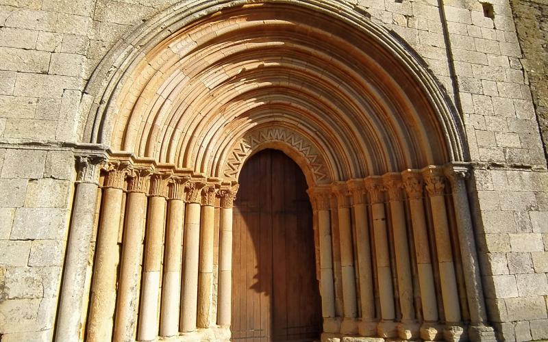 Portada románica de la Iglesia de San Lorenzo